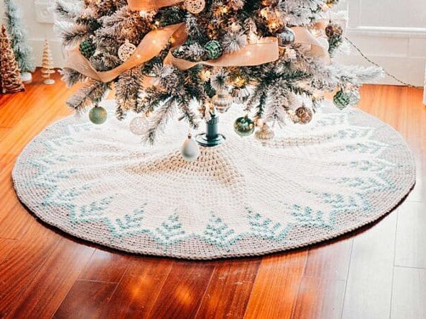 crochet PINE CHRISTMAS TREE SKIRT free pattern