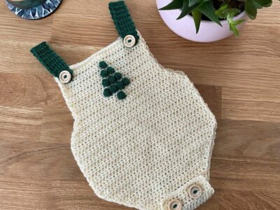crochet Christmas tree romper free pattern
