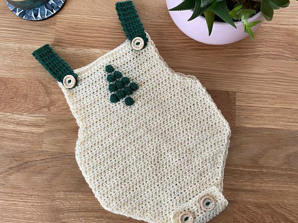 crochet Christmas tree romper free pattern