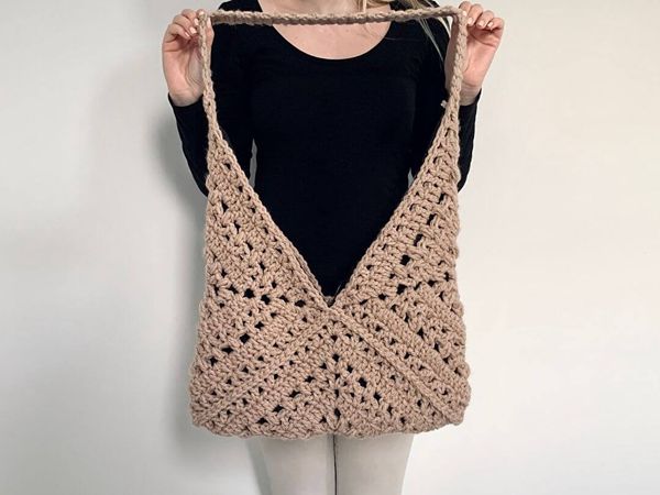 crochet Tulip Square Bag free pattern