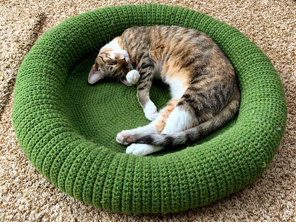 crochet Kitty Bed free pattern