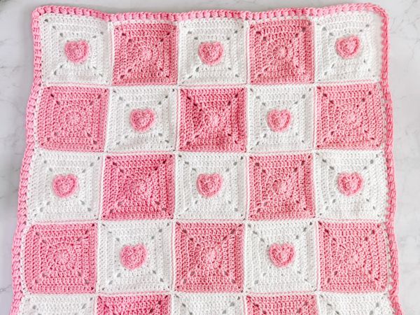 crochet LOTS OF LOVE BABY BLANKET free pattern