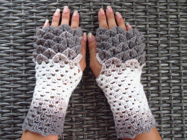 crochet Tears Fingerless Gloves easy pattern