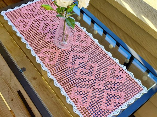 crochet Heart Table Runner free pattern