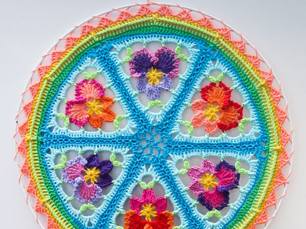 crochet Pansy Pizza Mandala Wallhanging free pattern