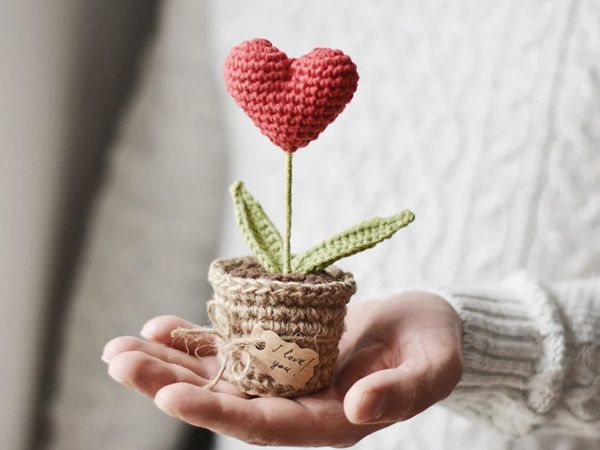 crochet Red Heart Plant in a Pot easy pattern