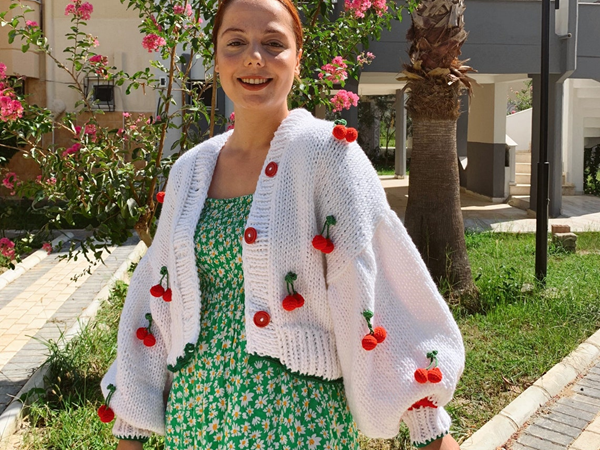 crochet Red and White Cherry Cardigan easy pattern