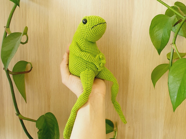 crochet Arthur the Frog easy pattern