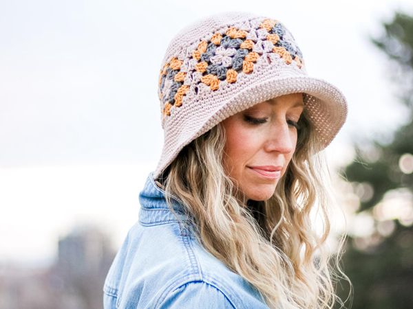 crochet GRANNY SQUARE BUCKET HAT free pattern