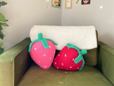 crochet Strawberry Plush free pattern