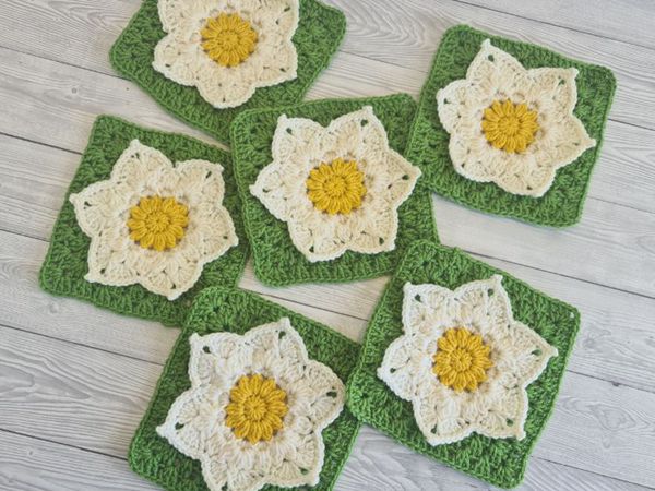 crochet Waterlily Granny Square free pattern