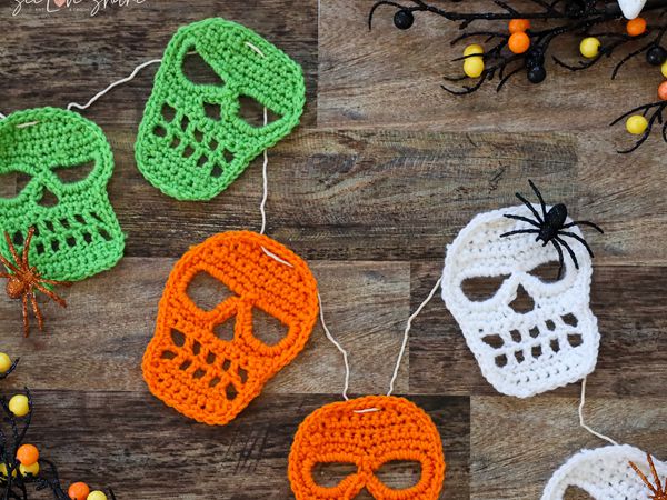 crochet Halloween Skull Garland free pattern