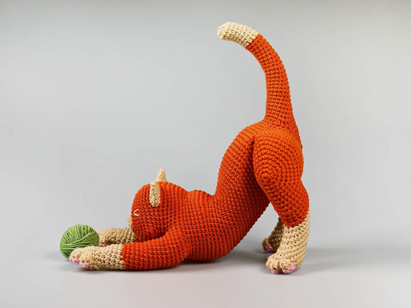 crochet Stretching Cat easy pattern