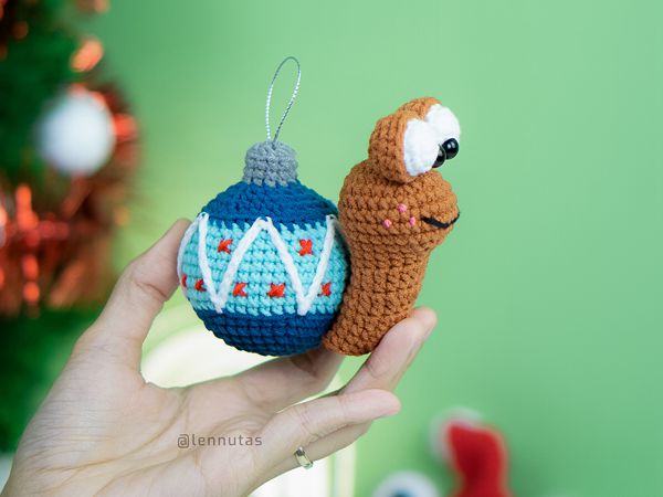 crochet Christmas Ornament Ball free pattern