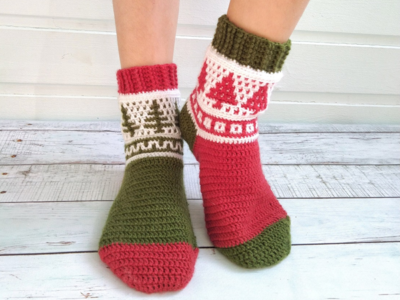 crochet Christmas Socks for Kids free pattern
