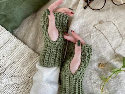 crochet Quick Easy Fingerless Gloves free pattern